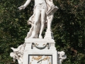 Памятник Моцарту в Дворцовом парке