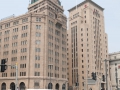 Fairmont Peace Hotel, на заднем плане старое здание Bank of China