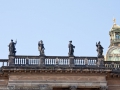 Фигуры на крыше Народного музея