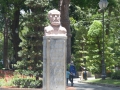 Памятник основателю ботанического сада  Louis Pierre